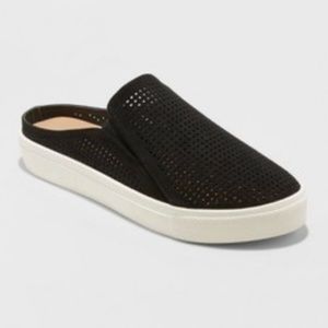 BRAND NEW! Women's Meena Slip On Sneakers